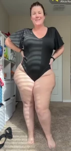 Happy wednesday some slow booty shaking for ya