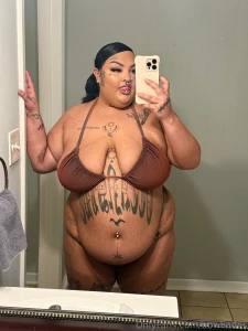 Caught myself in the mirror and damn i d fuck me too soft belly thick