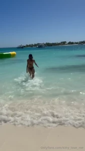 I love the ocean do you want to keep me company and dive with me into