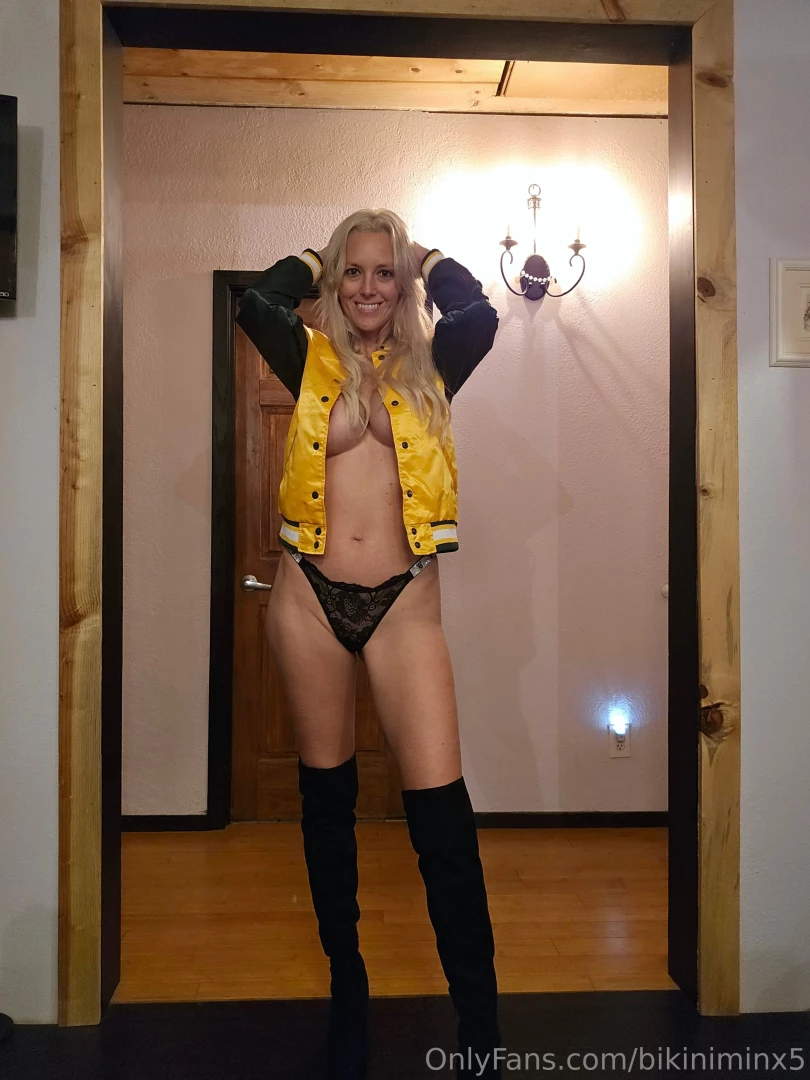 Got my new a s jacket so excited their playing in sac town now think part 2 