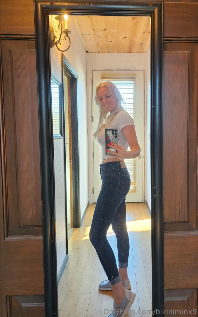 Feeling cute today sorry i was having a photo shoot moment hehe 