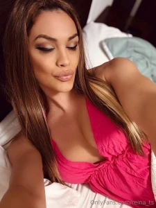 A few sweet words and kisses before bedtime to give your woman the