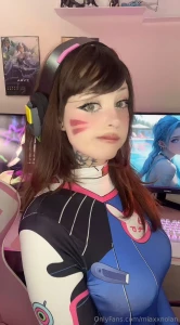 D va cosplay pew pew