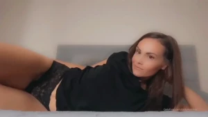 If only i had someone to lay here with me and watch movies all night