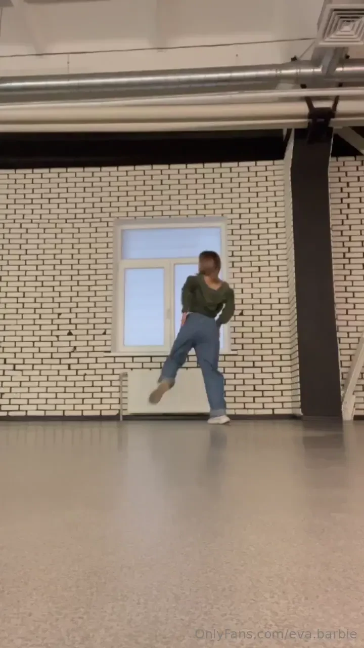 Sporty look for dance training not only emphasizes professionalism and 