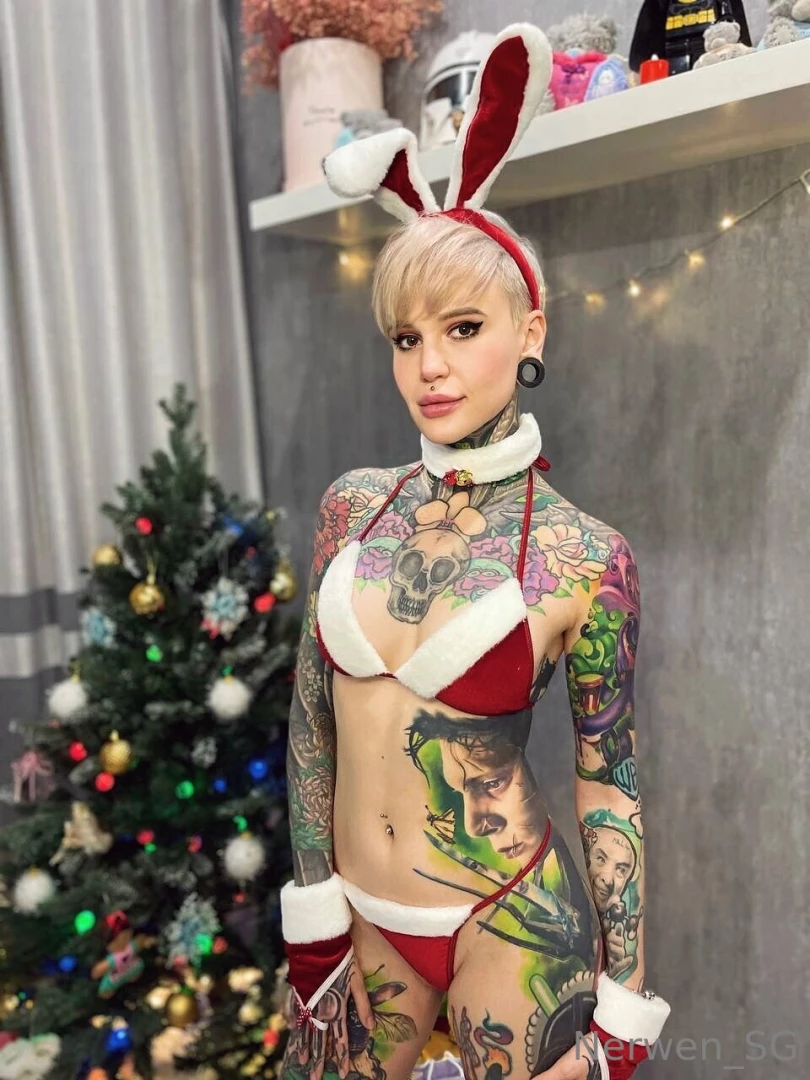 Do i look good with this christmas tree part 1 