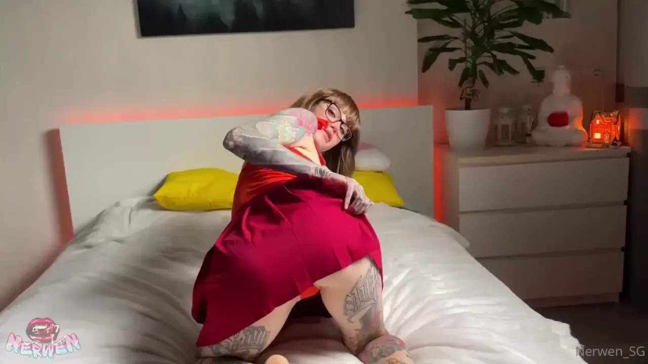 Cosplay blowjob pov clouse up split tongue tricks twerk facial write 