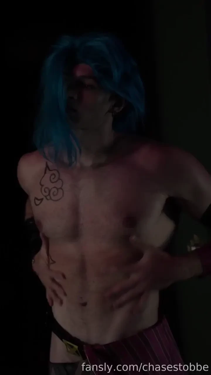 Gender bend jinx from arcane flexing and showing off his body for you 