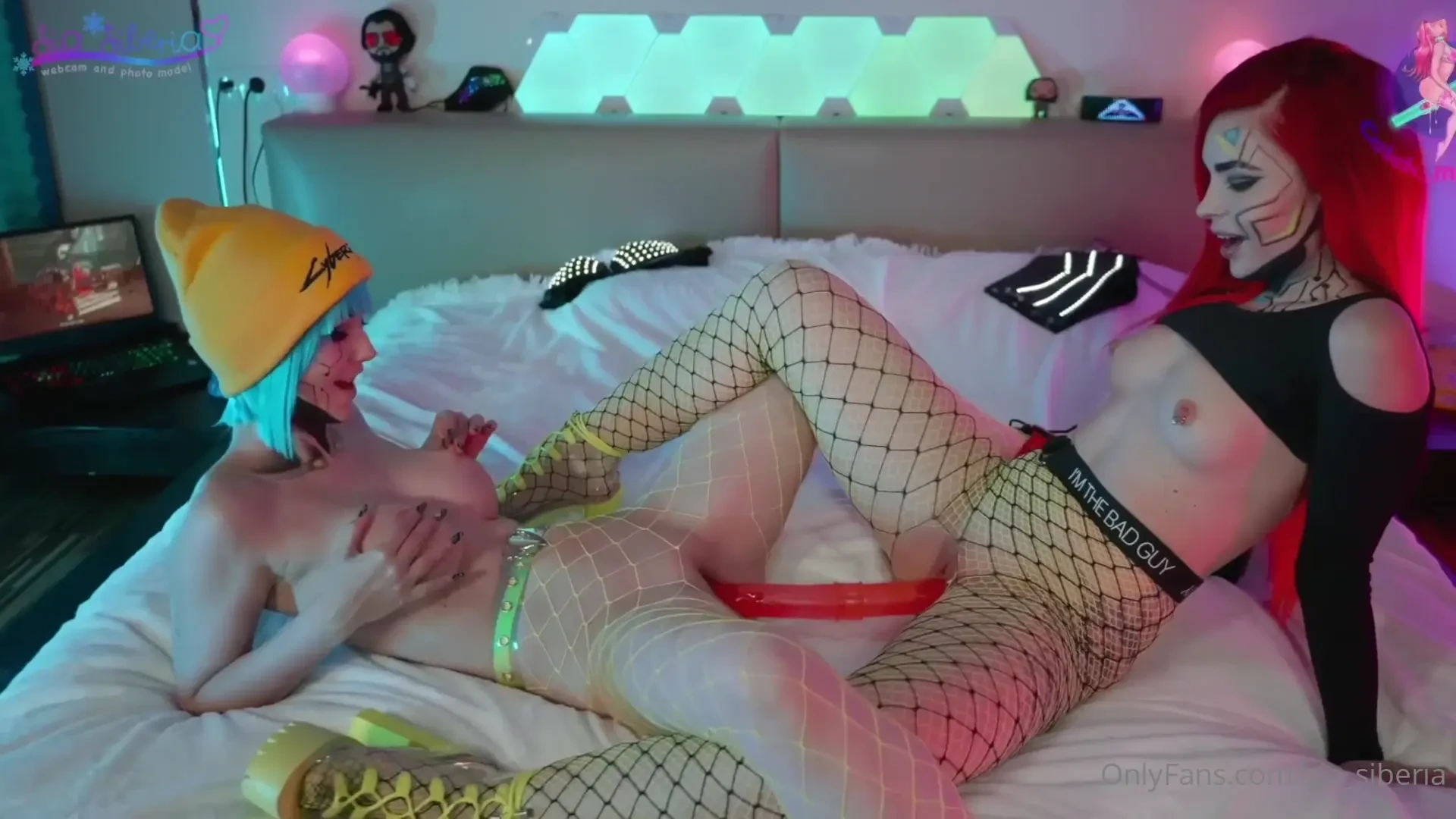 Text me and ask for lesbian videos with -25 discoount 