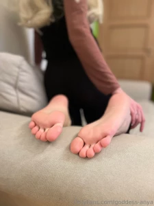 To all my obsessed footboys who are waiting for a custom i will film