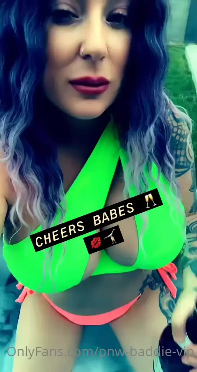 Me champagne a hot tub heaven 