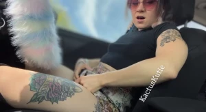 I just filmed such a hottttt car masturbation video