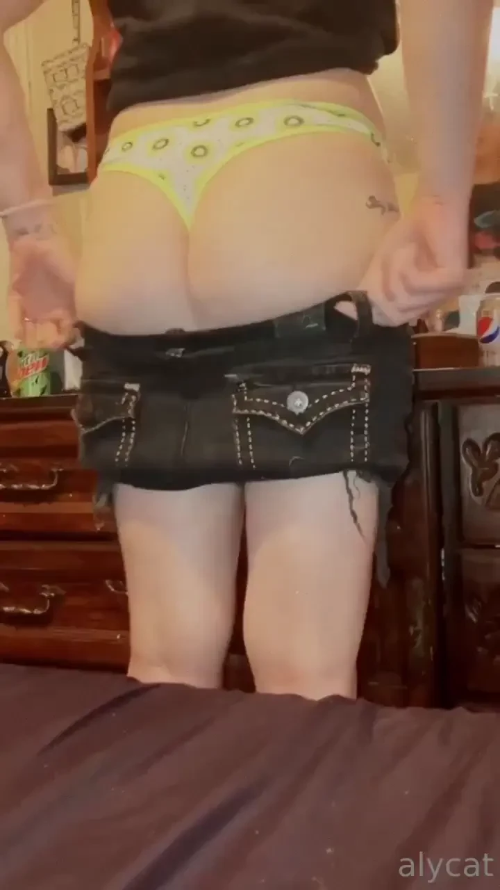 Big booty little waist problems anyone hungry i ve got kiwis 