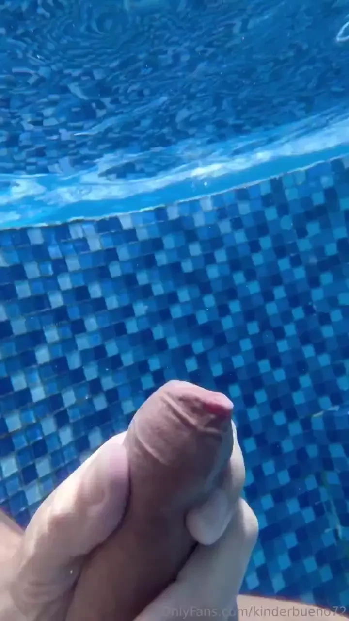 Would you mind find me on the pool from the hotel cuming on it public 