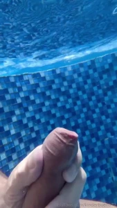 Would you mind find me on the pool from the hotel cuming on it public