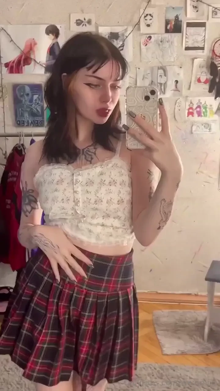 Rate my image in my dms 