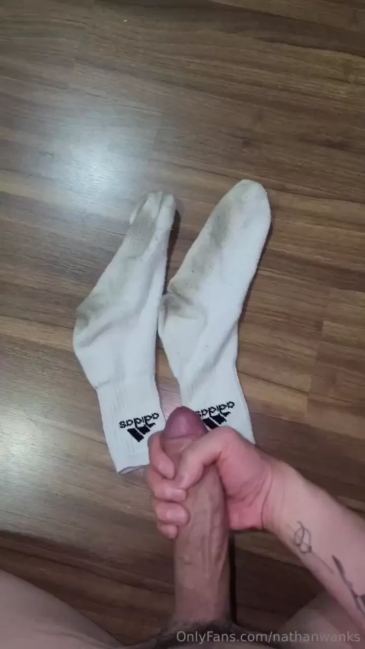 Just got back from the gym and i really needed to cum so badly dm me 