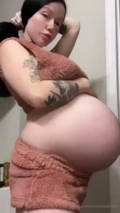 Who enjoys a pregnant woman hehe