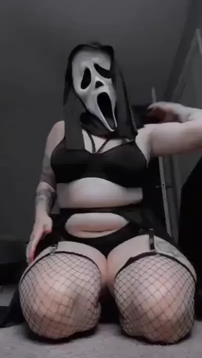 In my ghost face set i beg for your babies 