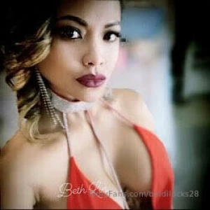 Azn_beth_lin_official say good morning to this hottie