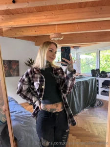 Serving some skater-boy that listens exclusively to mac demarco