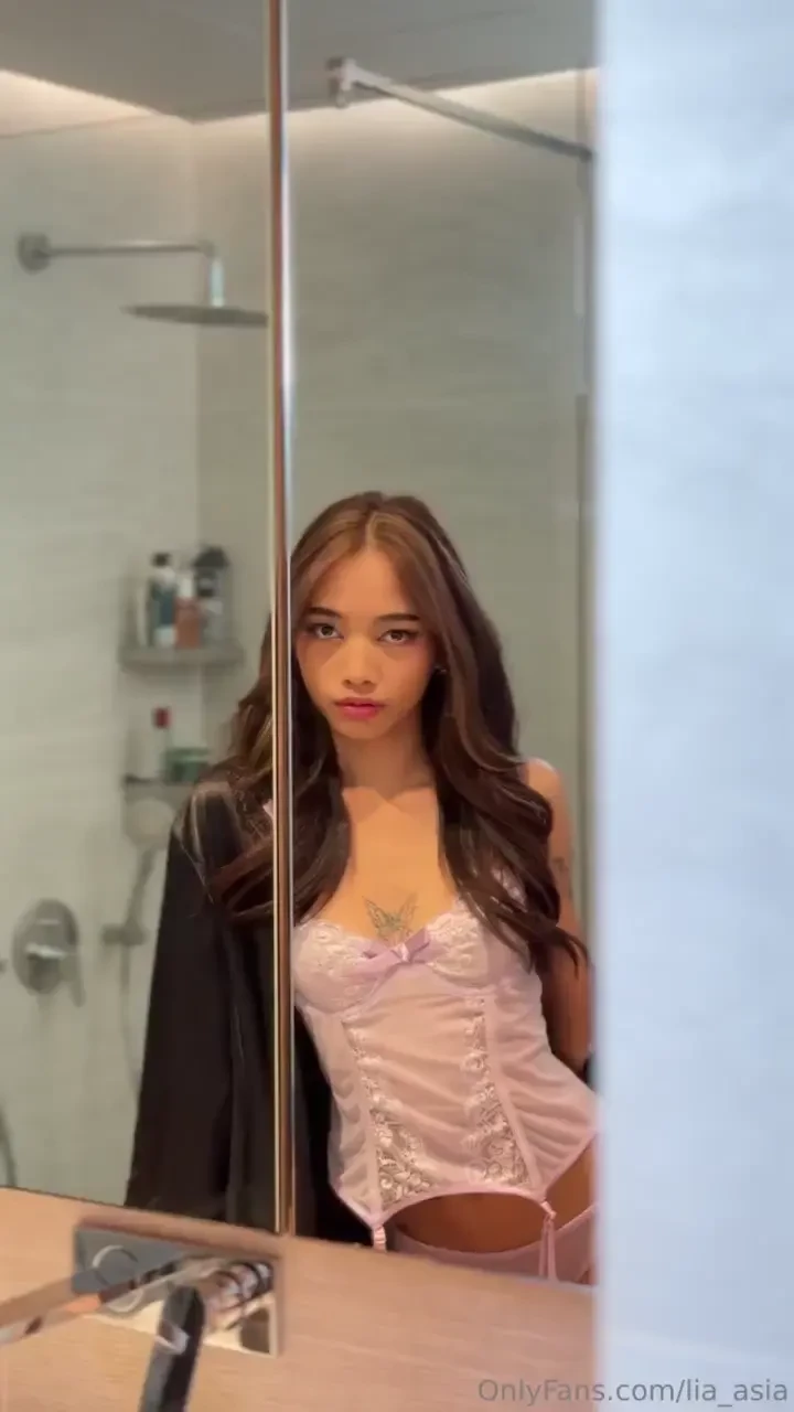 Mirror tell me who s gonna be my big fan hehehe 