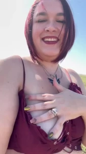 Welcome to the desert nobody is around what would you do with me in