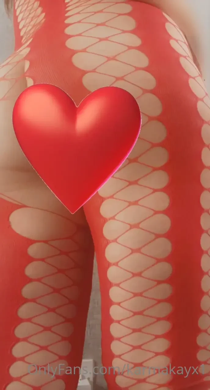 Hey who s coming to join me over on my premium page karmakayx 