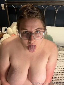 I love sharing my curves amp tootsies with yall happy friday part 3