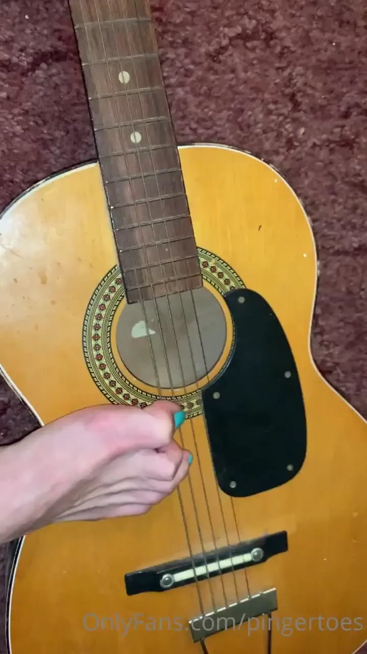 A piece of shit guitar but a nice toe dexterity clip thoughts 