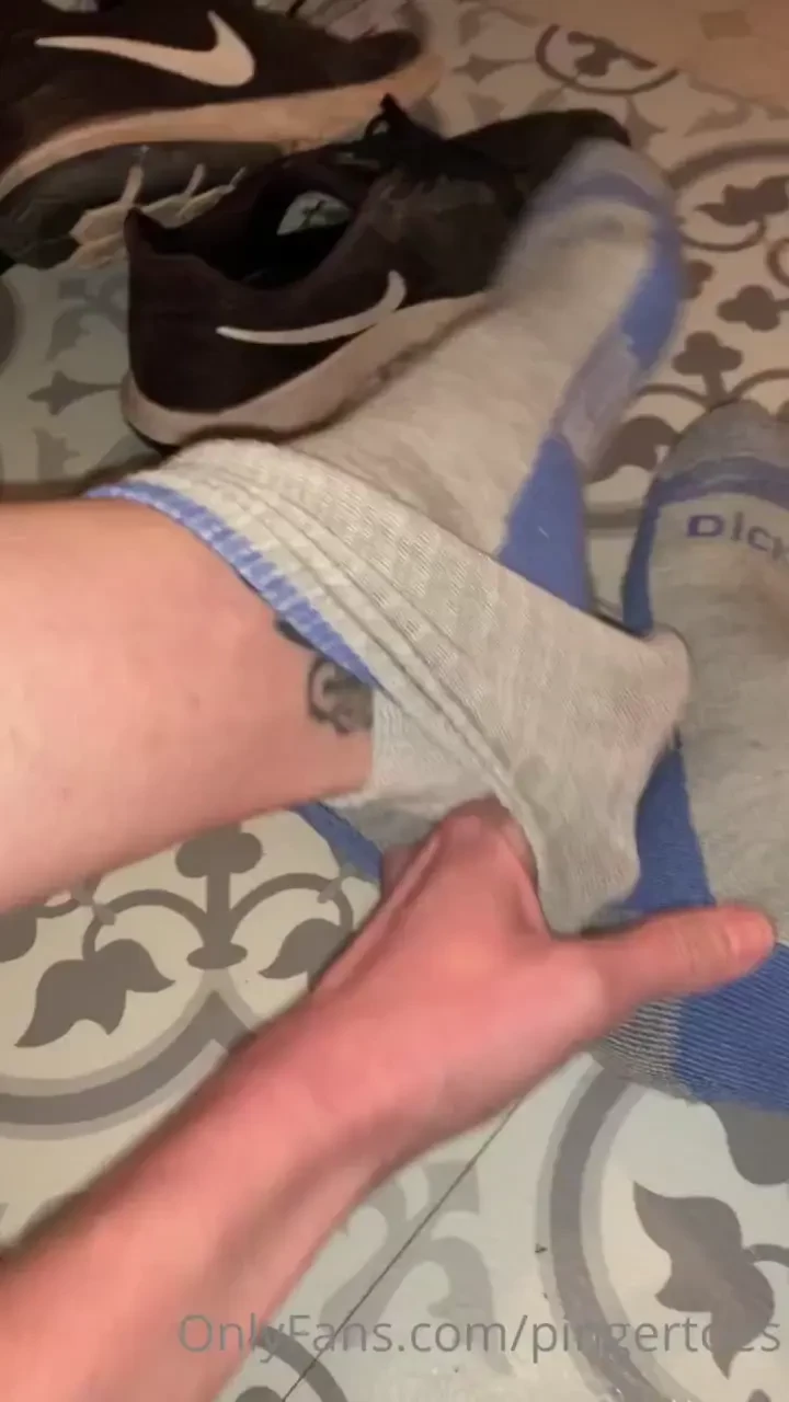 Working my farm and nasty dirty feet before a shower finally 