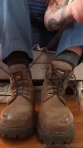 Classic boot and sock removal