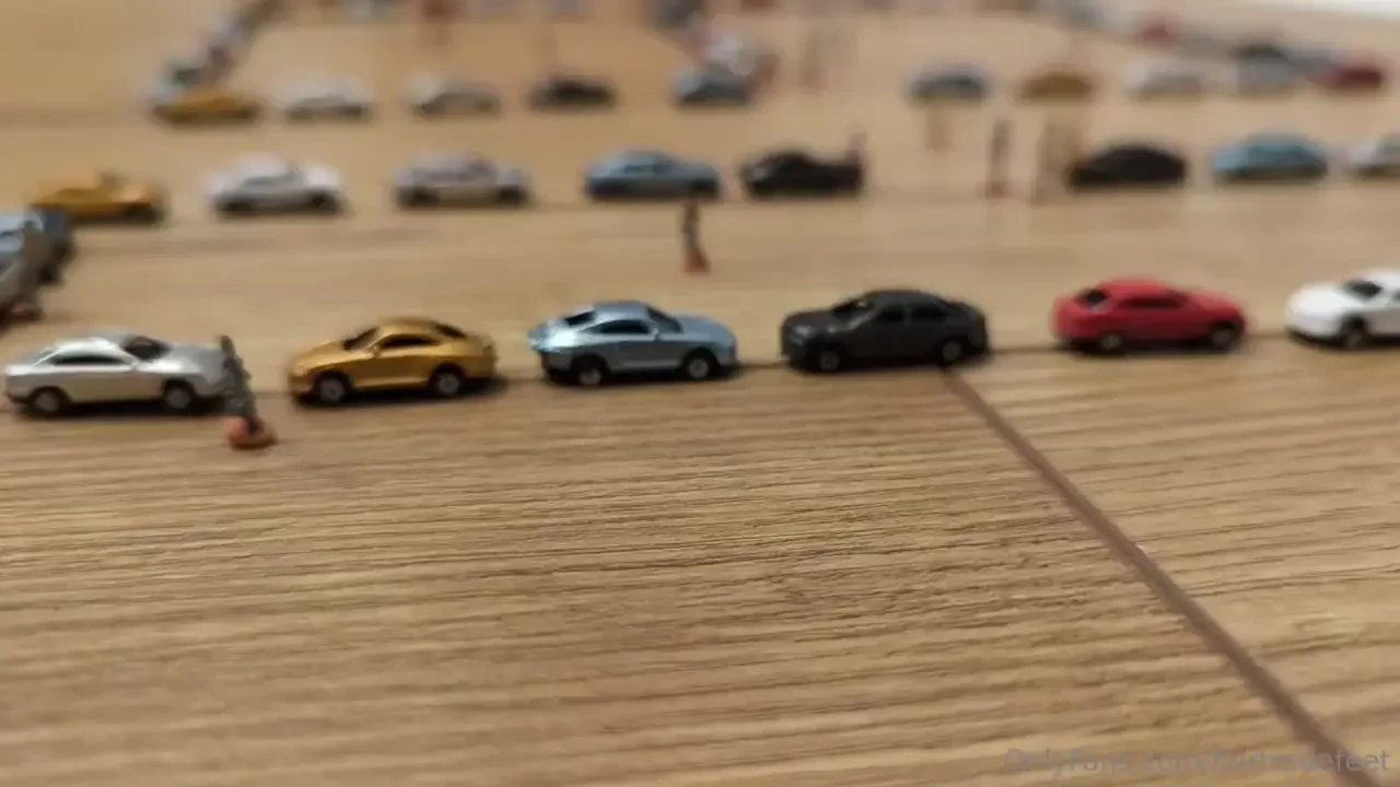 Arriving at home and from nowhere a tiny parking full of cars was in 