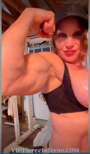 Hot muscletalk can you spot me while i tell you how strong and