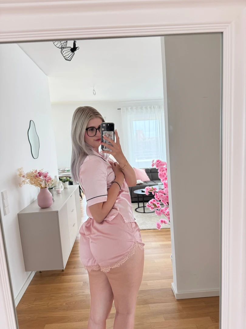 I woke up feeling naughty today maybe we can do something about it if 