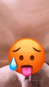 I am so horny that i want to film how he fucked me good i showed it to