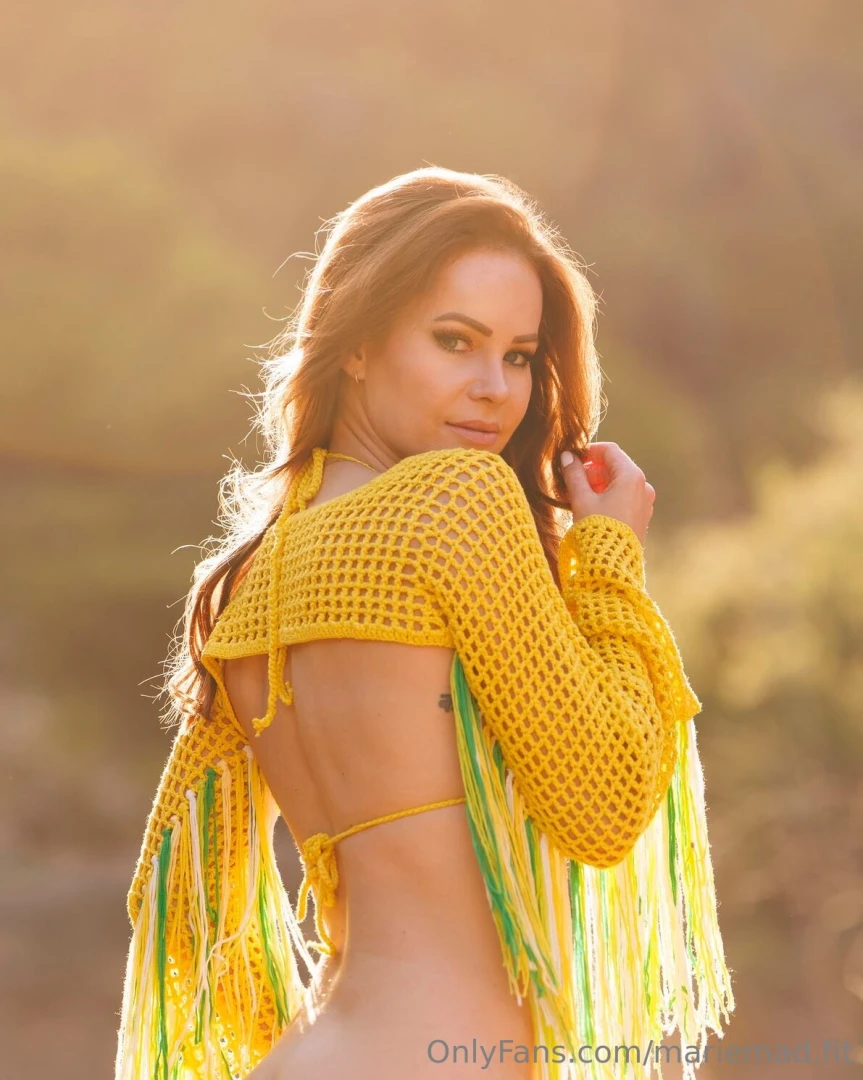 Too hot to scroll past full set in your in your dms shortly 