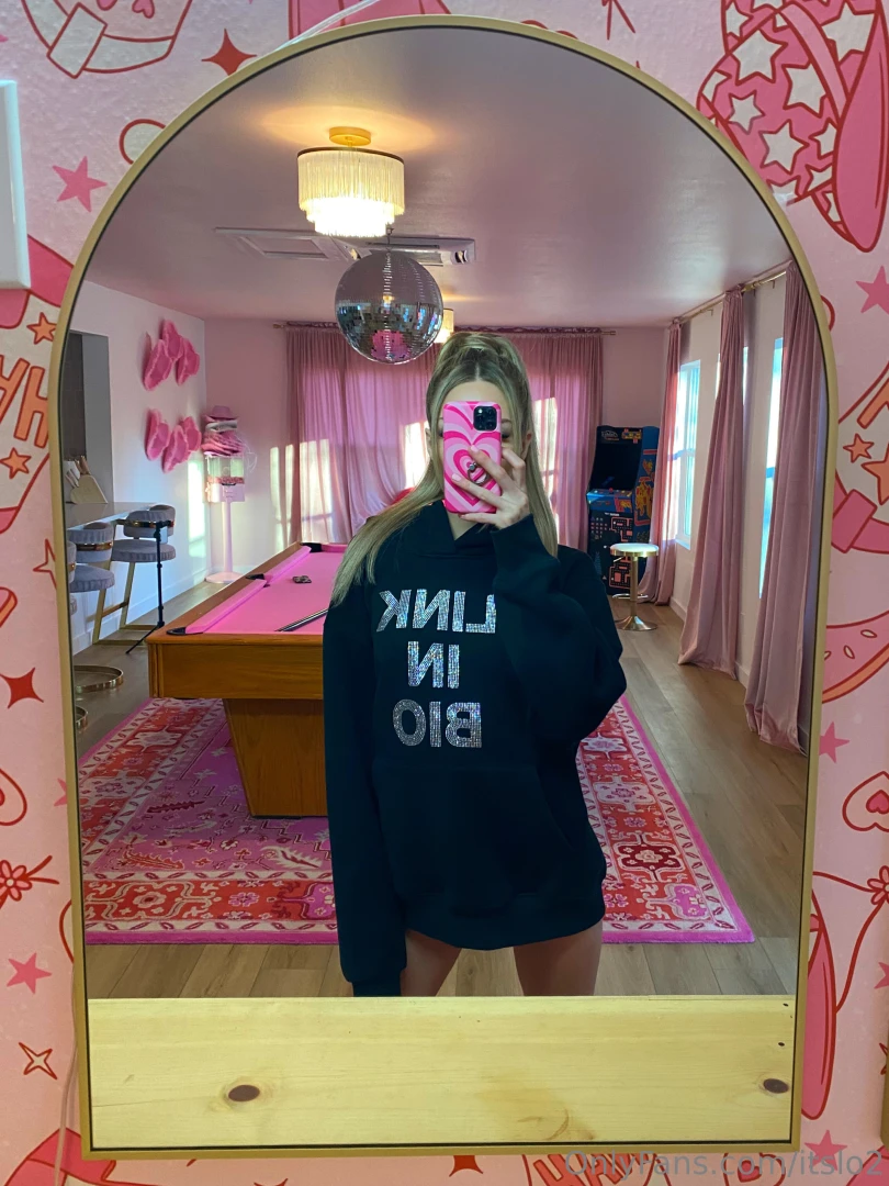 Ur fave e-girl xoxo under the hoodie here -- gt itslo part 1 