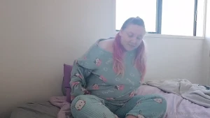 Your horny little babygirl can t help but fuck herself while waiting