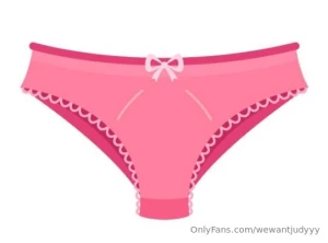 Now that i have no more panties on i wanna play my pussy in front of