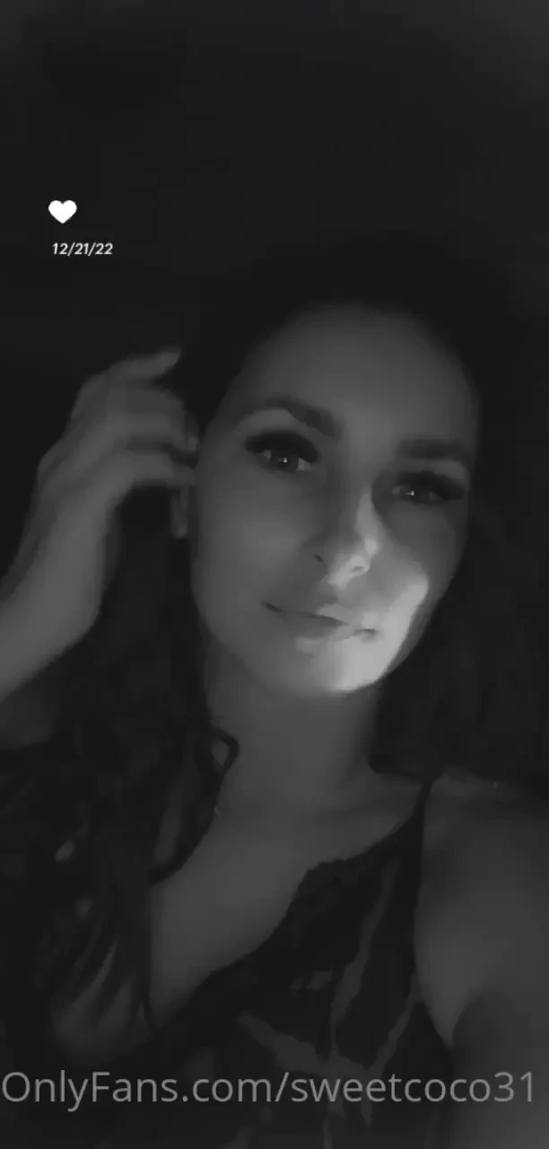 Mmmm i m so ready to beat my tight wet lil pussy up just thinking 
