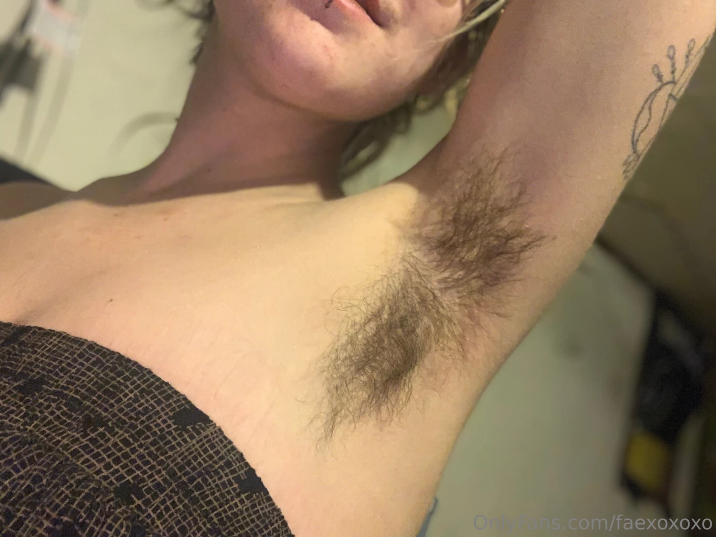 Raise your hand if you like hairy armpits 