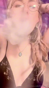 Where are my smoke fetish babes atttt