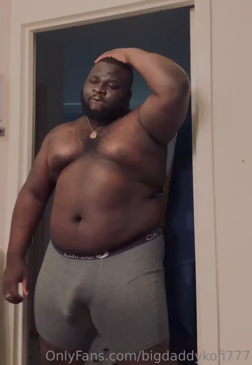 Hey i love belly rubs and dick rubs lol 