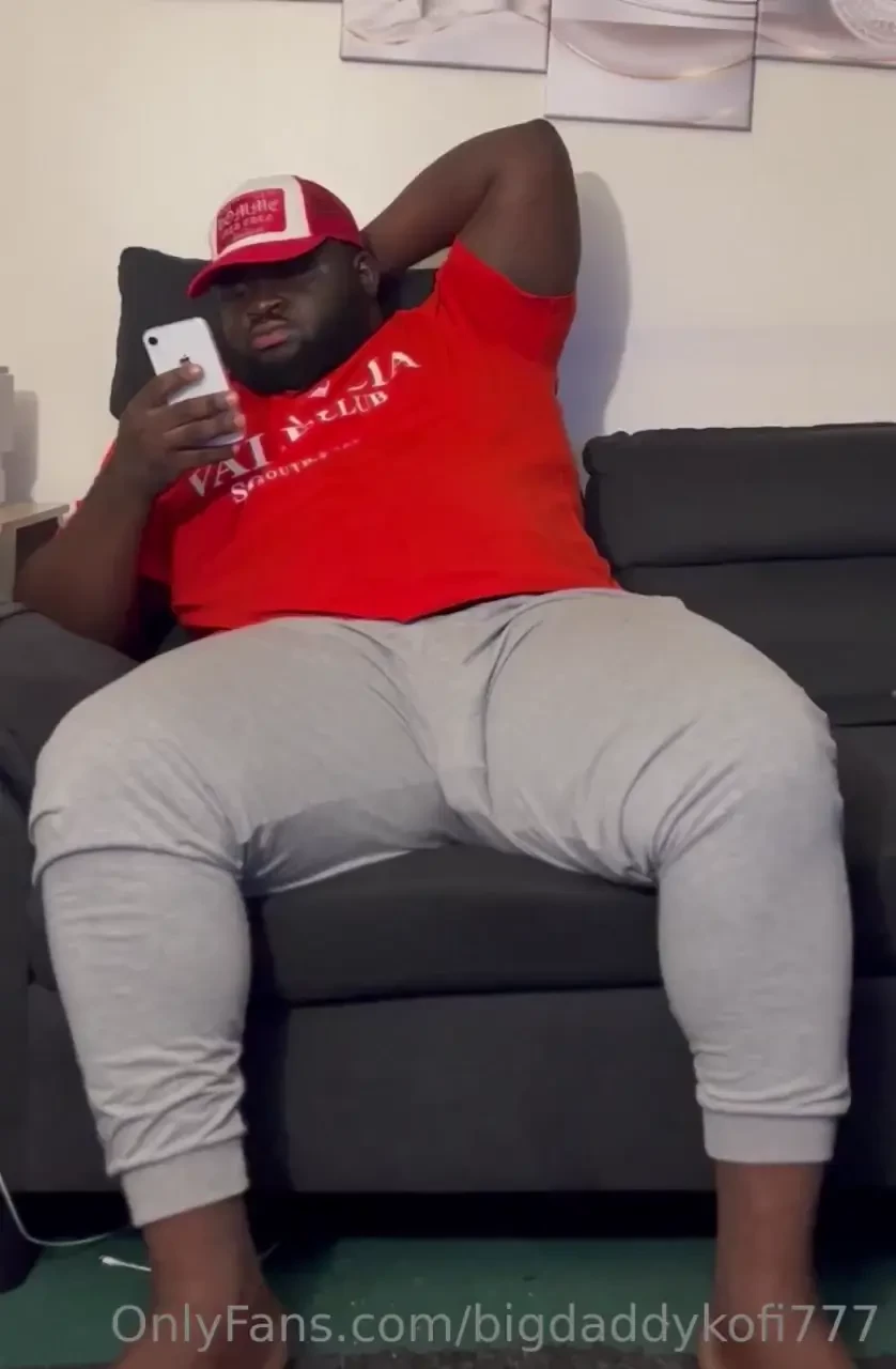 If you look closely it moves lol 