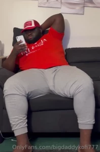 If you look closely it moves lol