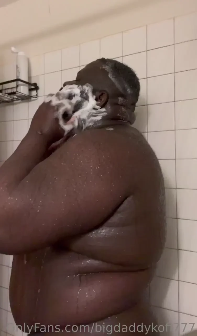 Shower with me play in my beard 