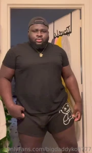 Slide in my dms if you tryna see how big he is i might show