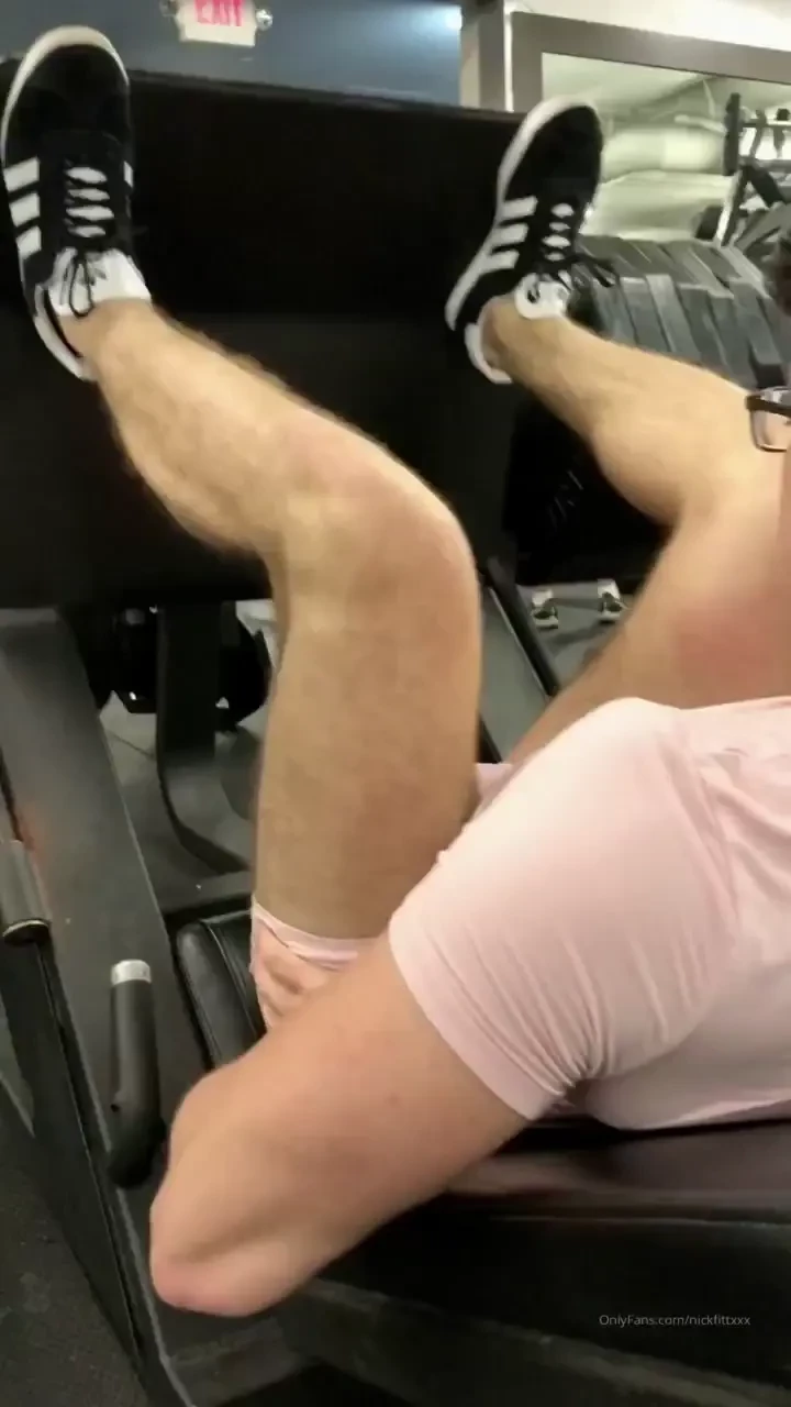 Clark and his fat bulge at the gym freeballing 