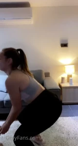 Start my day with some pulse squats before i get my booty slammed